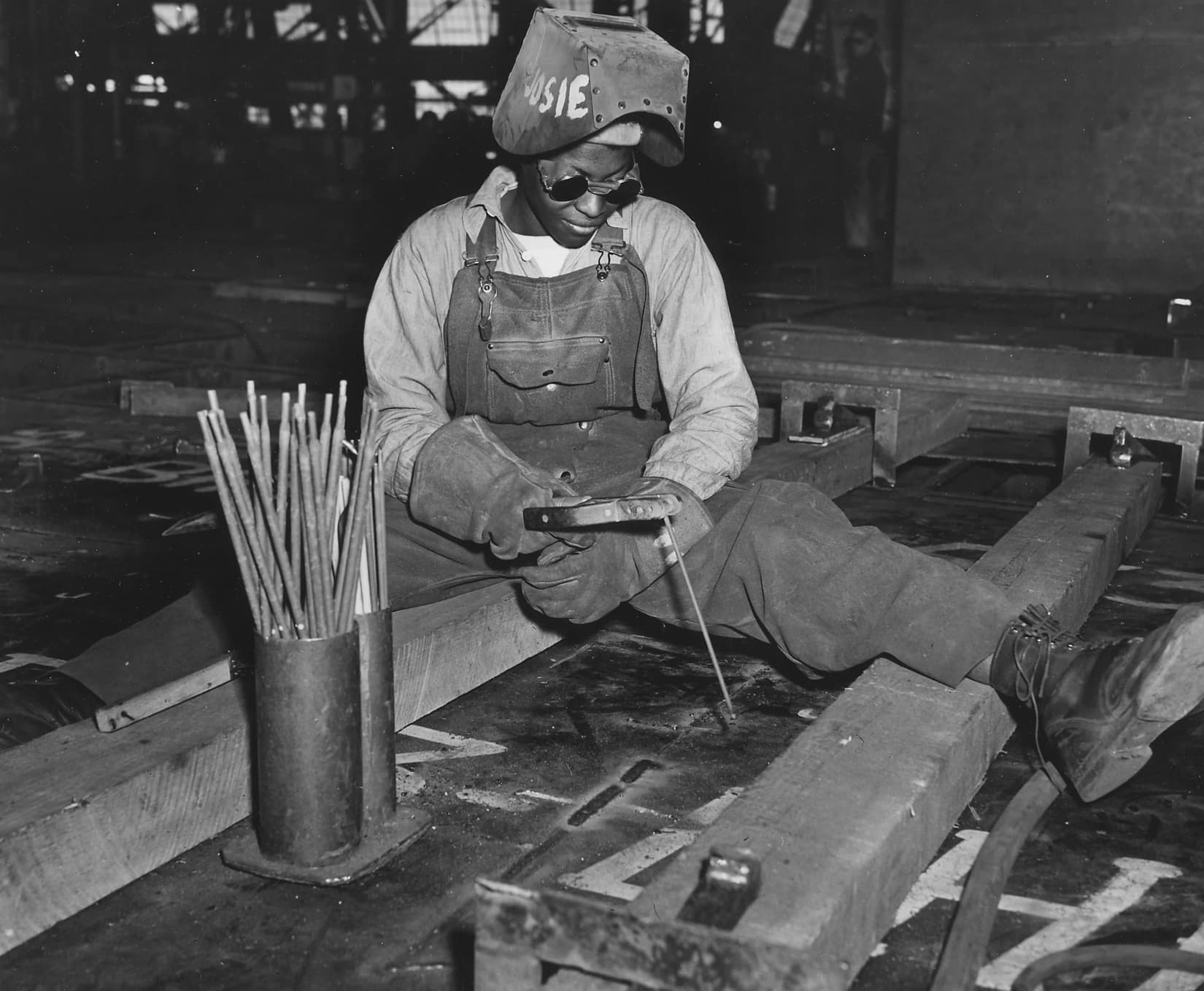 world war 2 women welders - 48 Osie